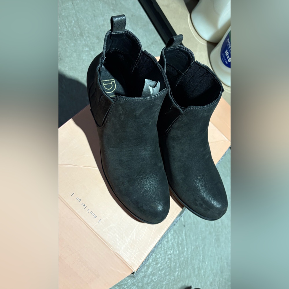 Men's Black Leather Chelsea Boots